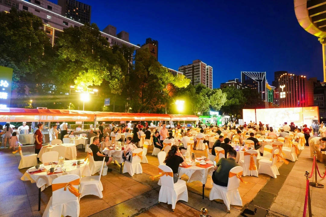 ？吃着卤味看表演潇湘华天探索长沙夜经济新模式CQ9电子专用平台五星级酒店开摆夜宵“排挡”(图3)
